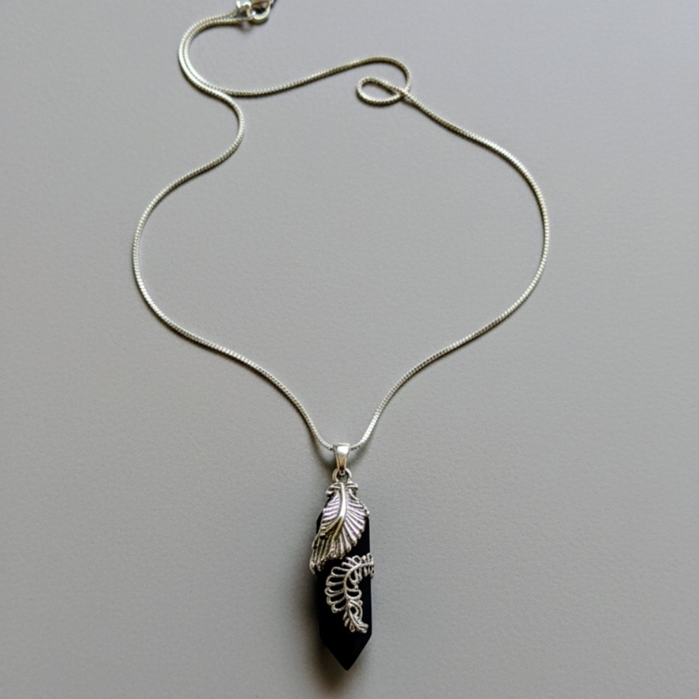 Elegant Black and Silver Pendant Necklace